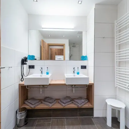 Spacious With Sauna * Saalbach-Hinterglemm