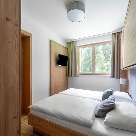 Spacious With Sauna Chalet Saalbach-Hinterglemm