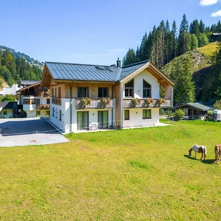 Spacious With Sauna Chalet Saalbach-Hinterglemm