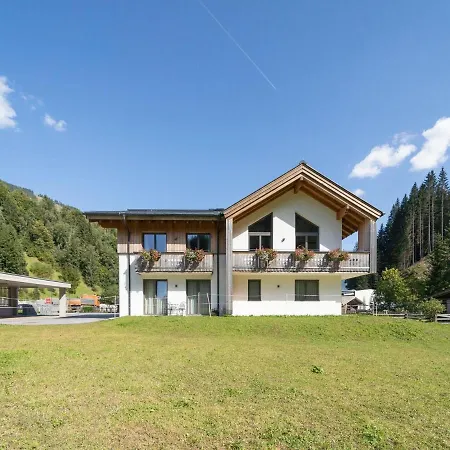 Spacious With Sauna Chalet Saalbach-Hinterglemm